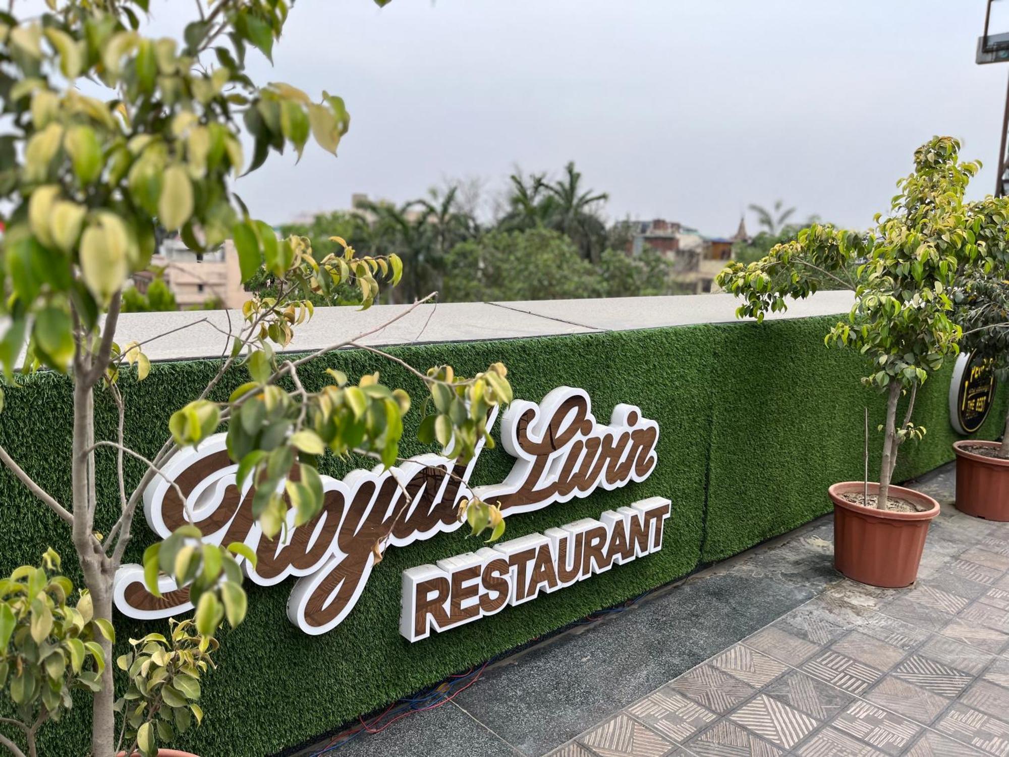 Hotel Royal Livin Varanasi Exterior photo