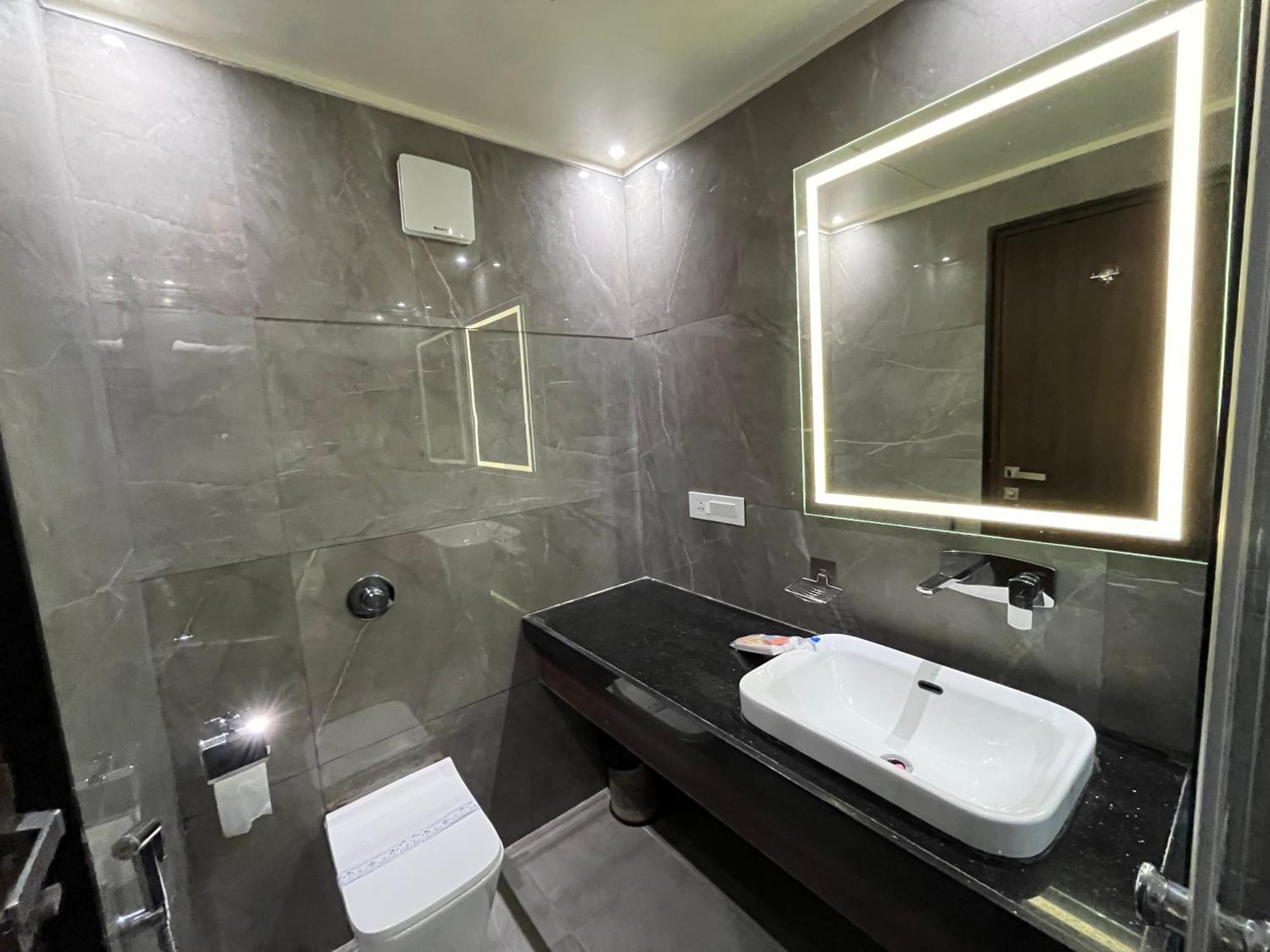 Hotel Royal Livin Varanasi Exterior photo