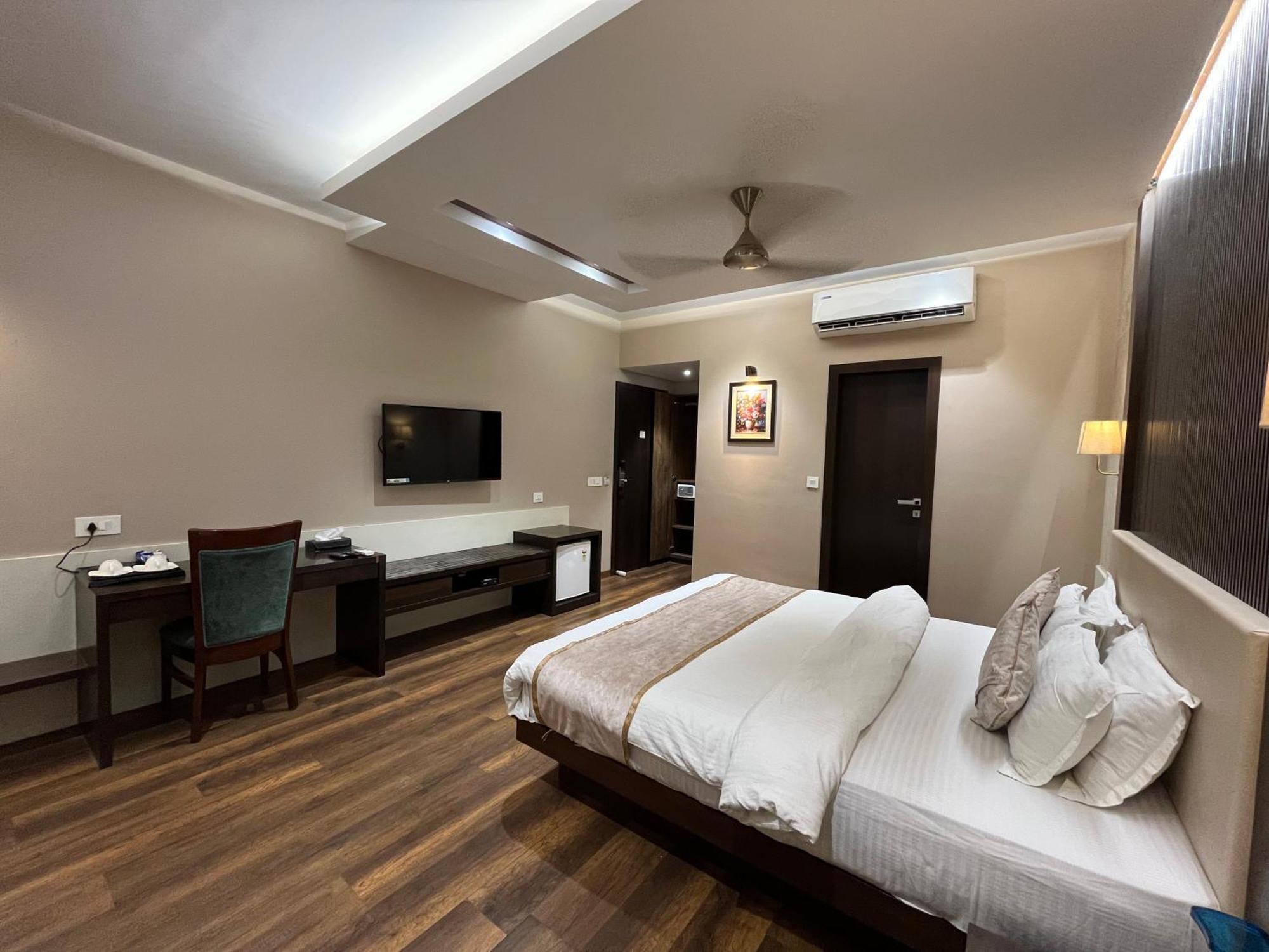 Hotel Royal Livin Varanasi Exterior photo