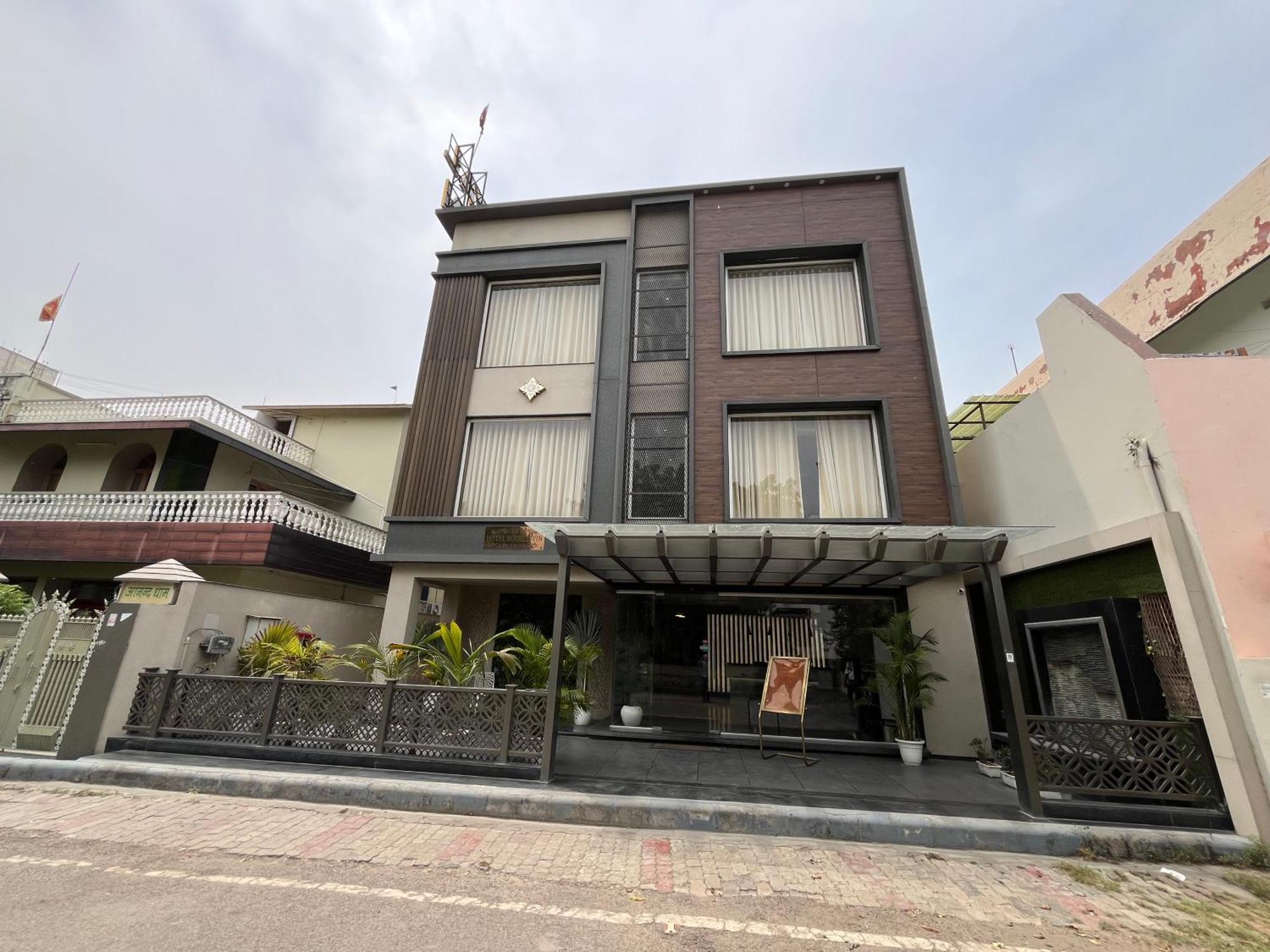 Hotel Royal Livin Varanasi Exterior photo