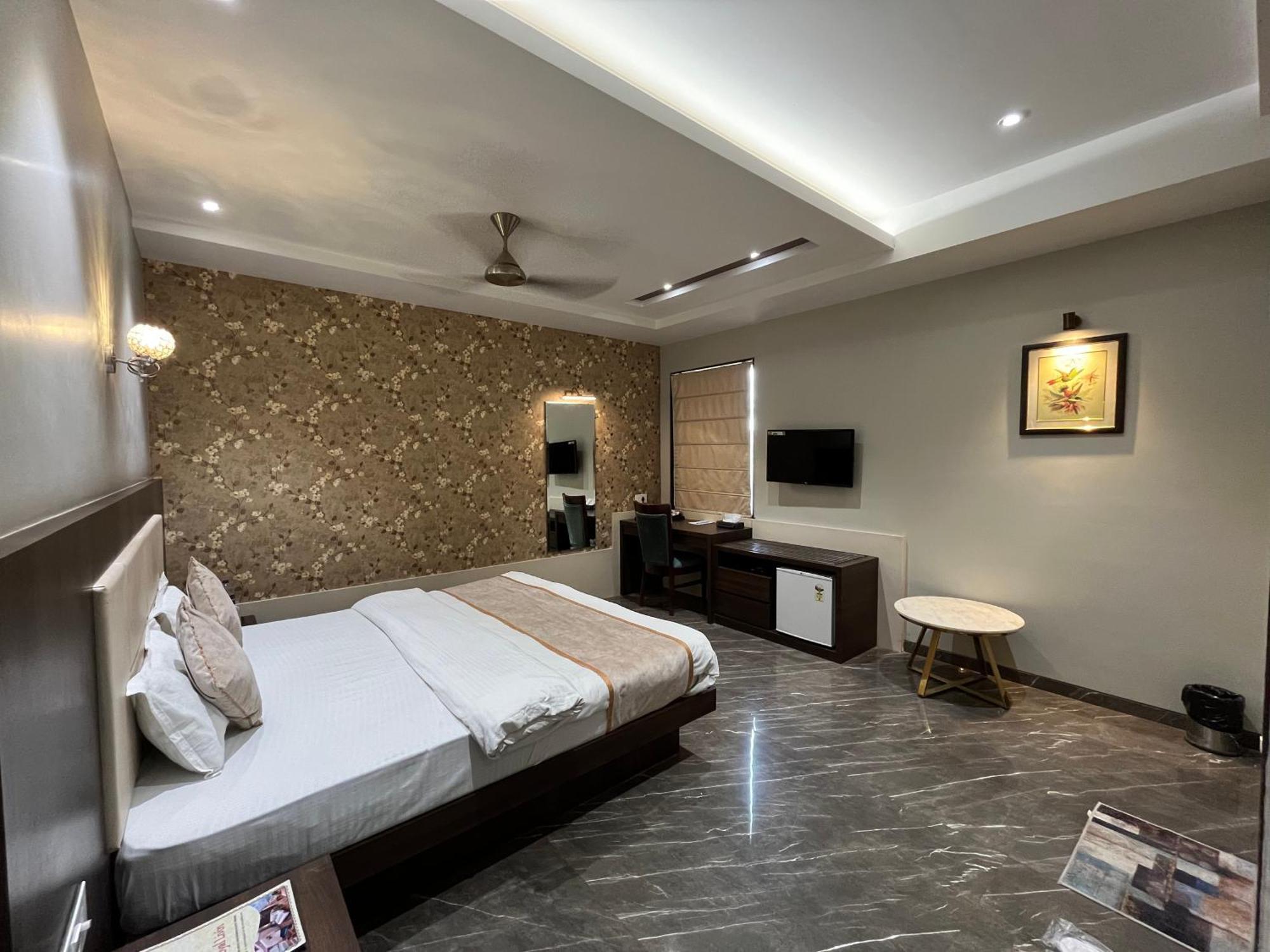 Hotel Royal Livin Varanasi Exterior photo